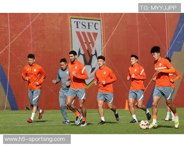 海港队训练照曝光加布里埃尔热情竖大拇指展现团队士气